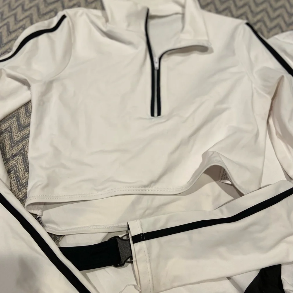 Weissman Mixify 2-Piece Set – Long Sleeve Crop Top & Contrast Joggers